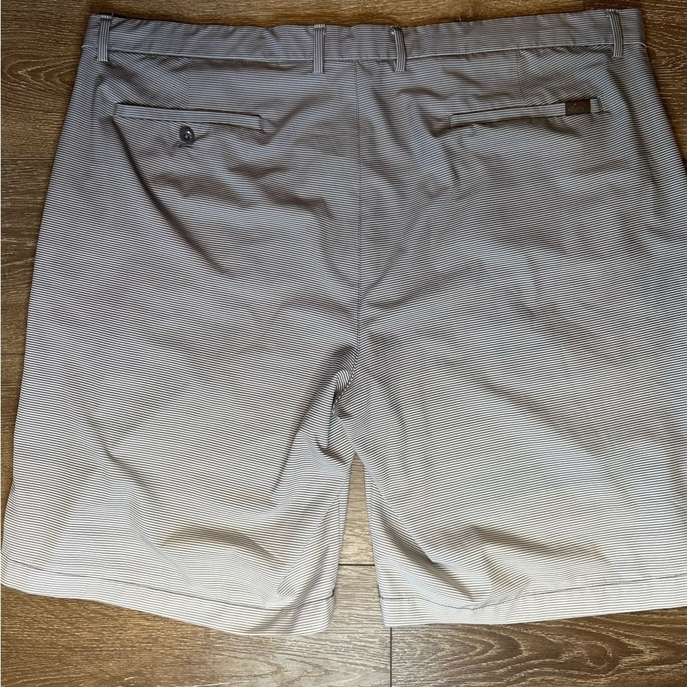 Greg Norman Shorts Gray Ombré Stripes - Picture 4 of 8